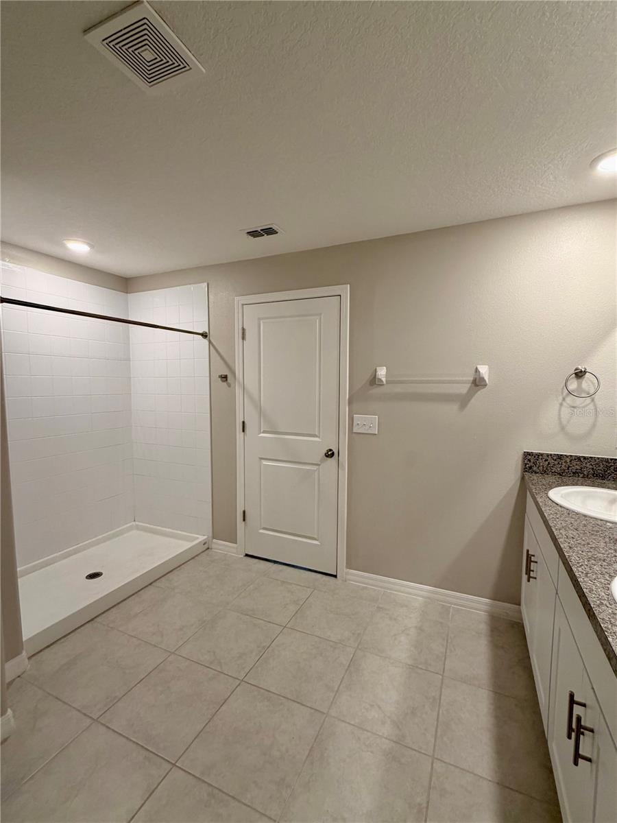 Image 18 of 29 For 11206 Kelly Green Avenue