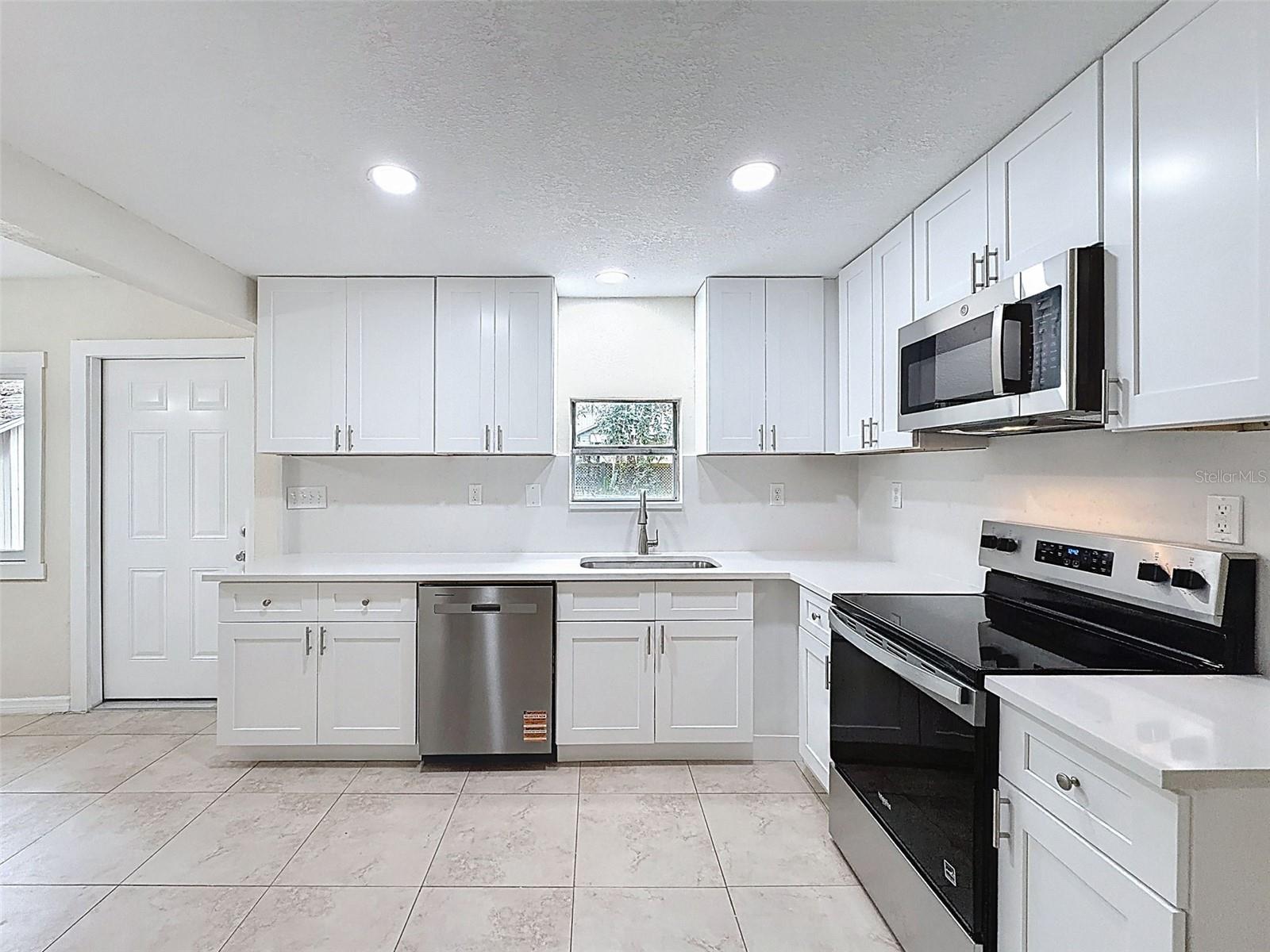 Image 8 of 35 For 37420 Magnolia Avenue