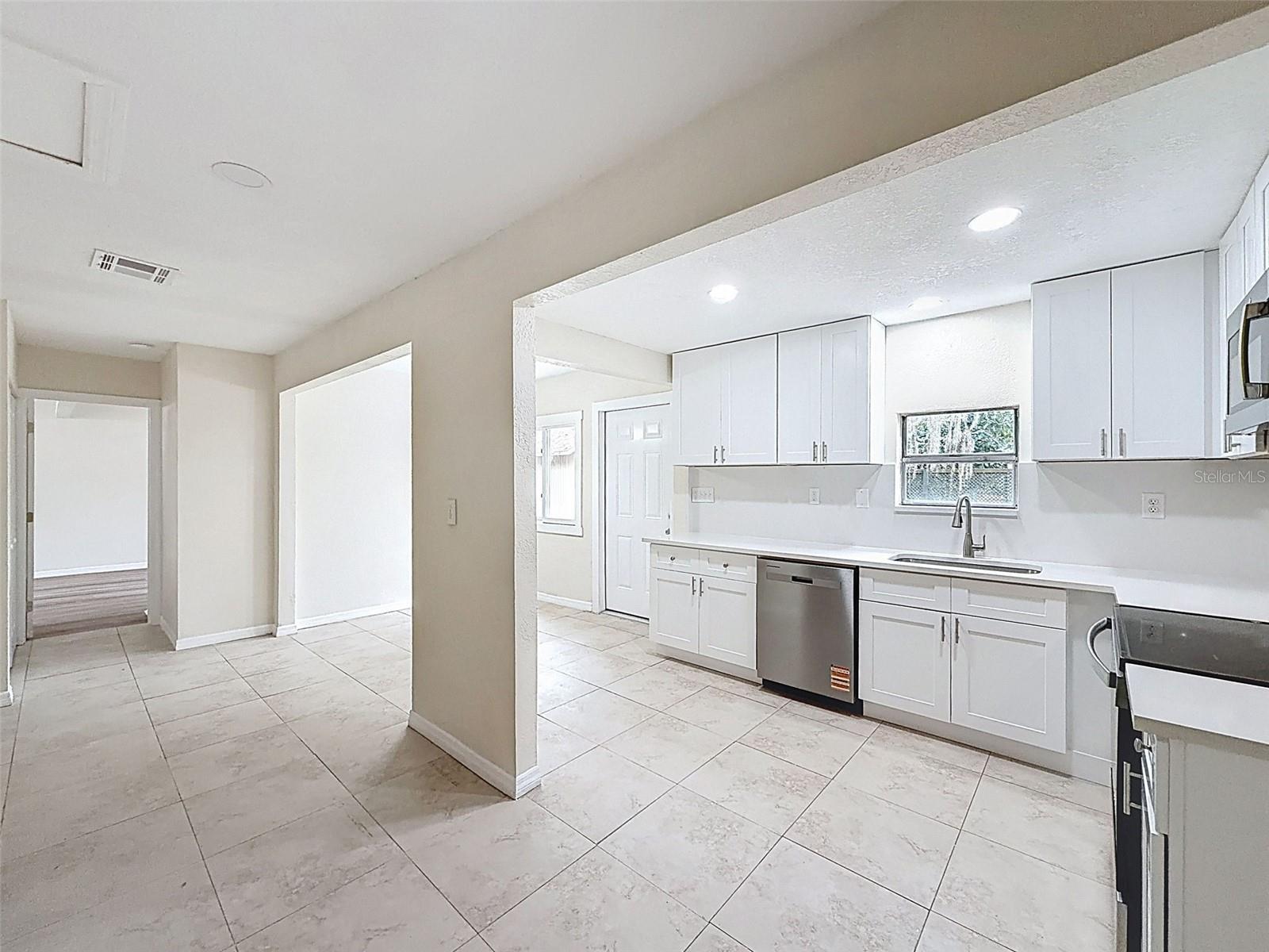 Image 9 of 35 For 37420 Magnolia Avenue