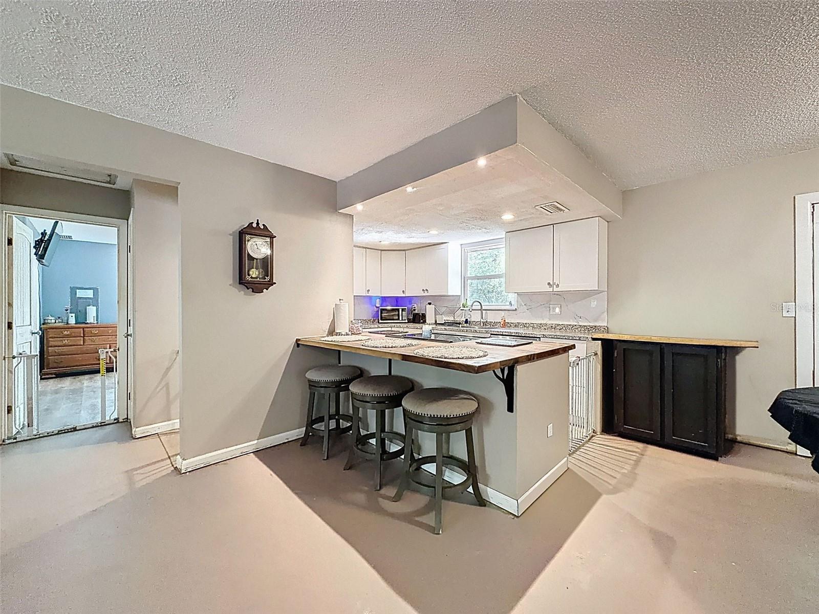 Image 10 of 56 For 24350 Lanark Road