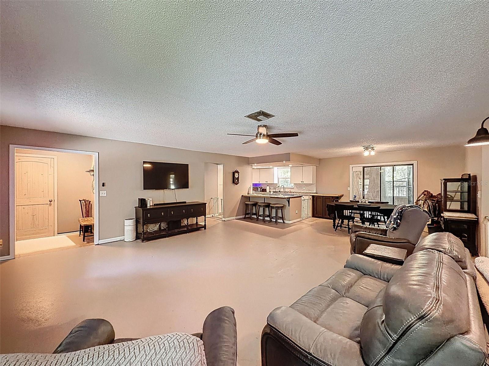 Image 11 of 56 For 24350 Lanark Road