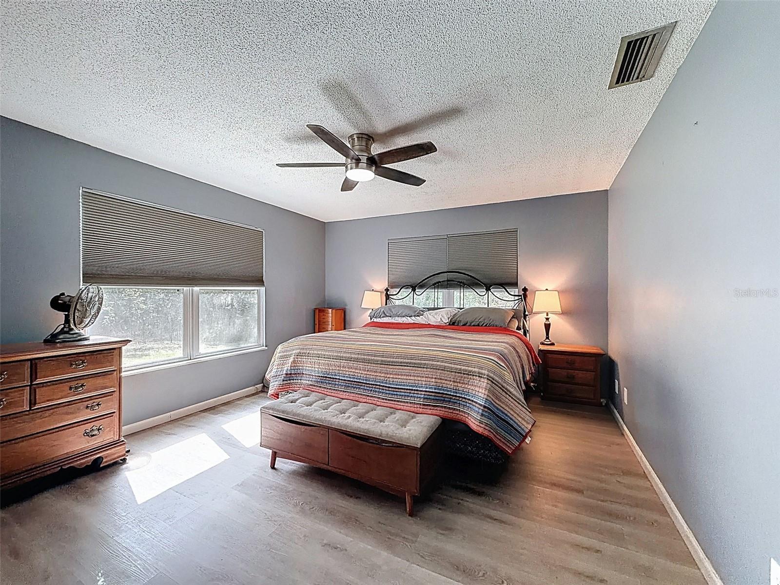 Image 14 of 56 For 24350 Lanark Road