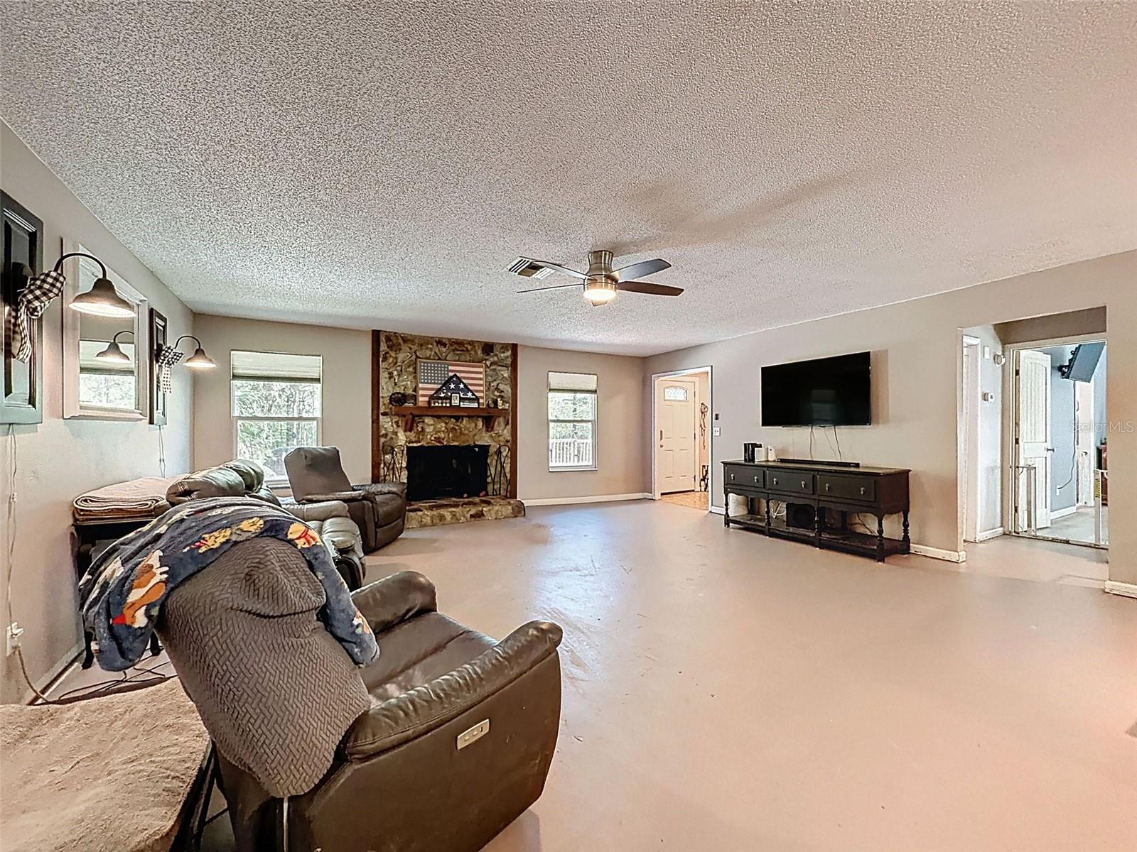 Image 7 of 56 For 24350 Lanark Road