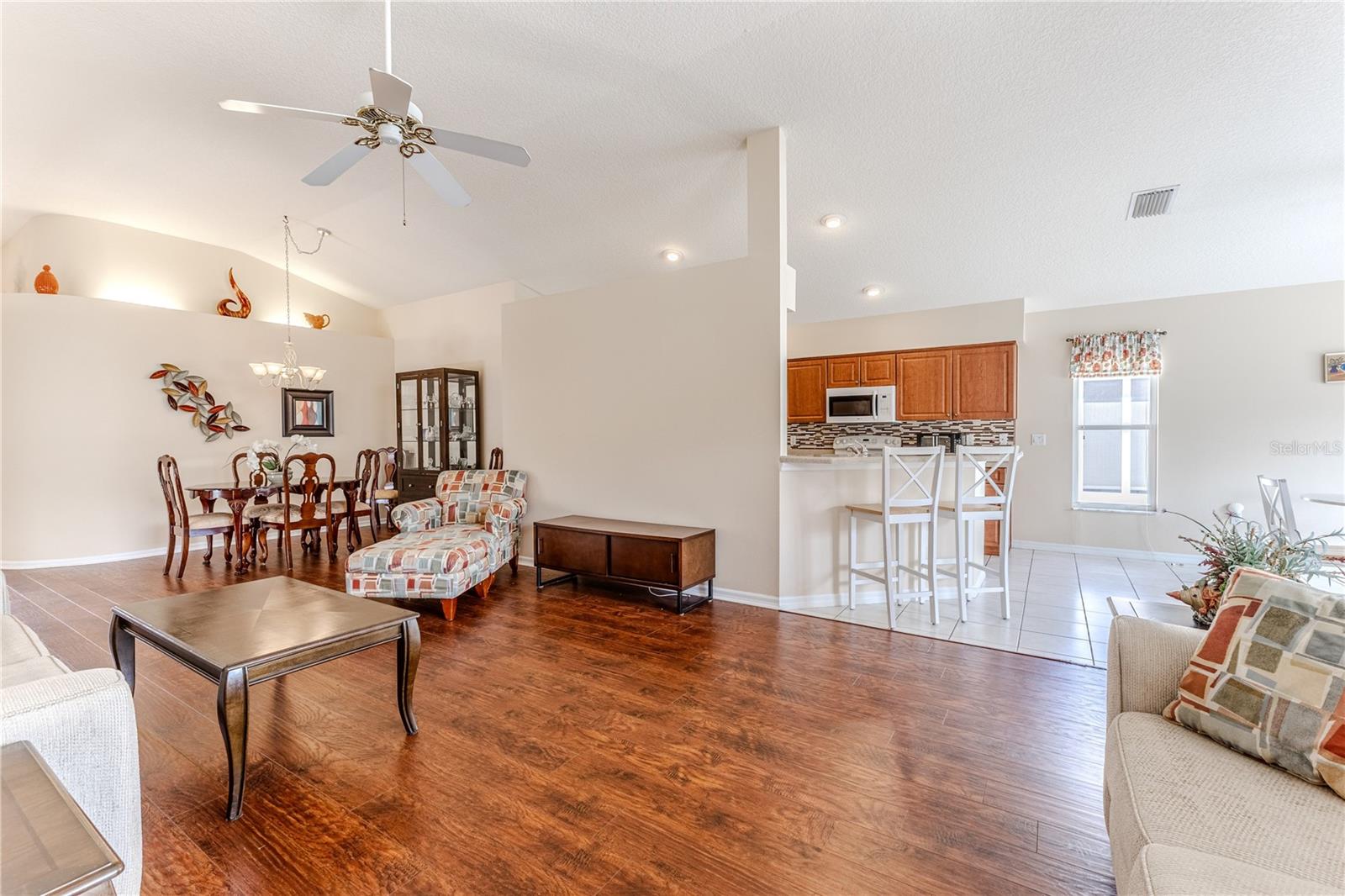 Image 19 of 52 For 14136 Whitecap Avenue