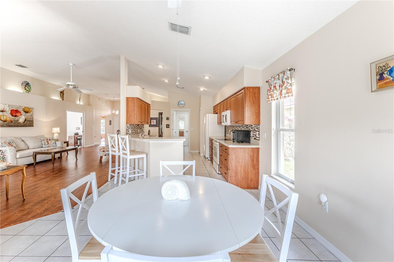 Image 23 of 52 For 14136 Whitecap Avenue