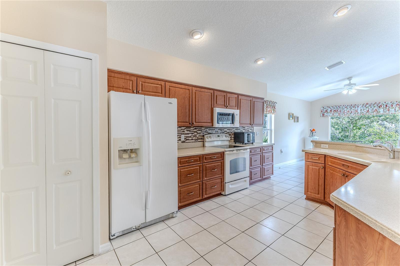 Image 30 of 52 For 14136 Whitecap Avenue