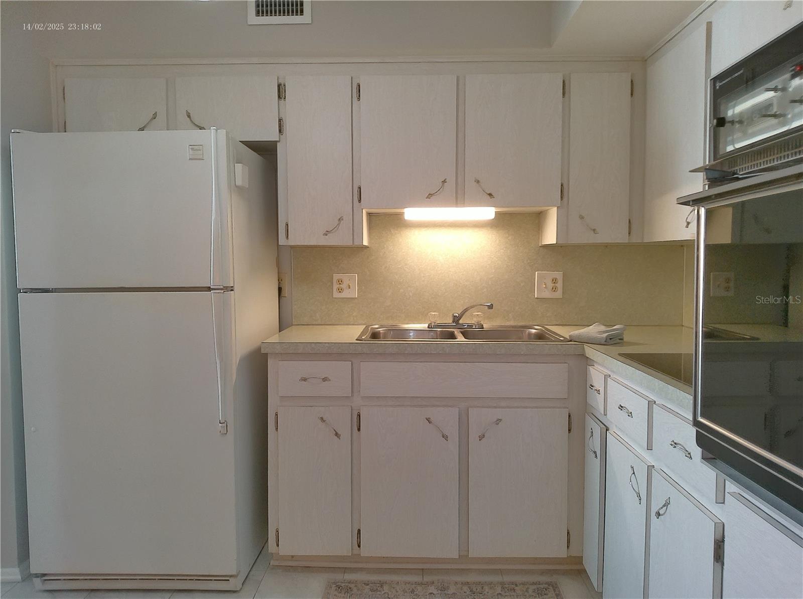 Image 14 of 77 For 2456 Ecuadorian Way 38