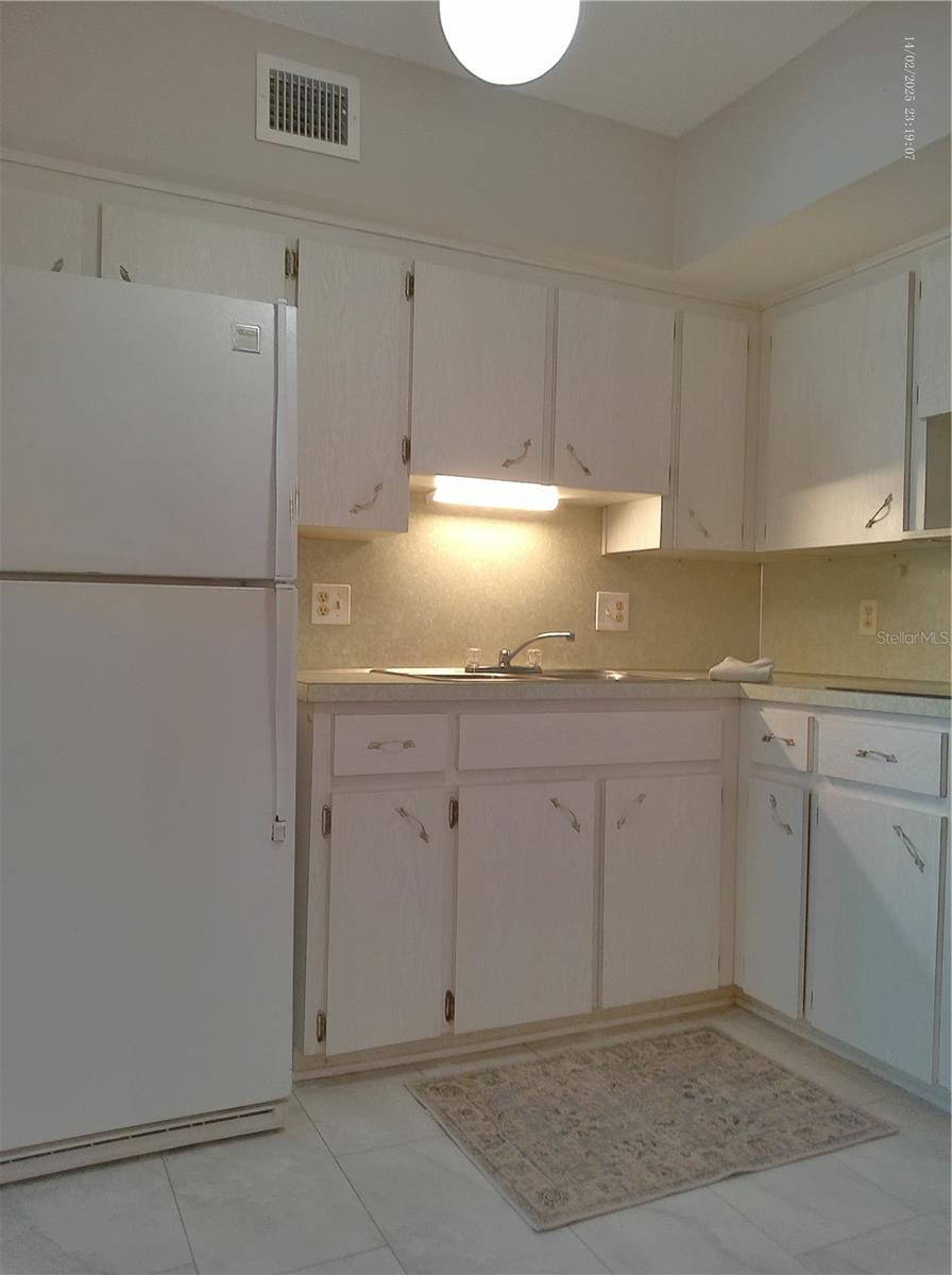 Image 17 of 77 For 2456 Ecuadorian Way 38