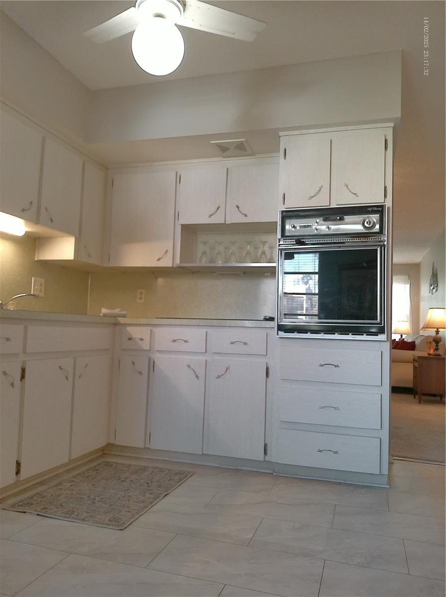 Image 18 of 77 For 2456 Ecuadorian Way 38