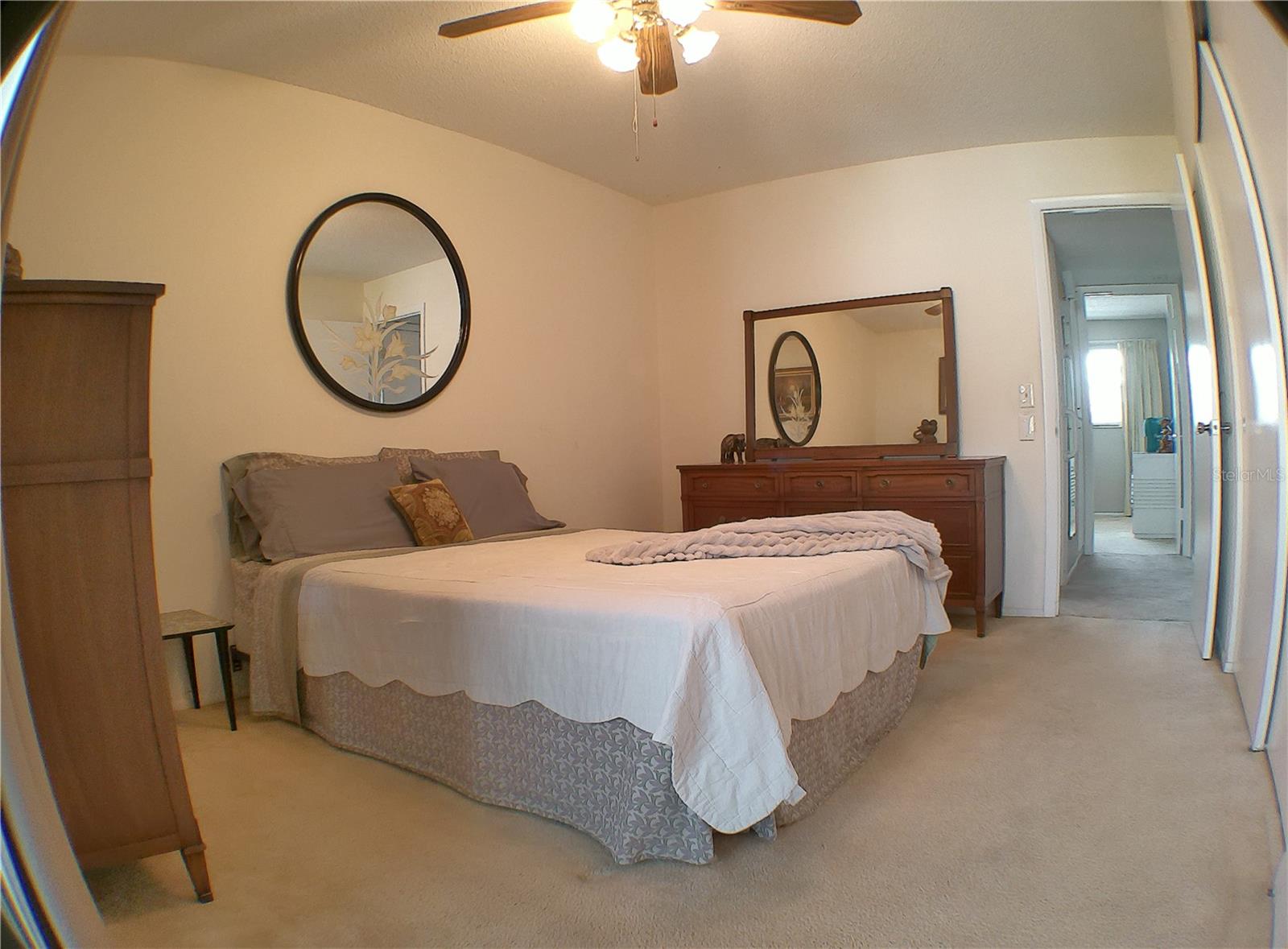 Image 22 of 77 For 2456 Ecuadorian Way 38