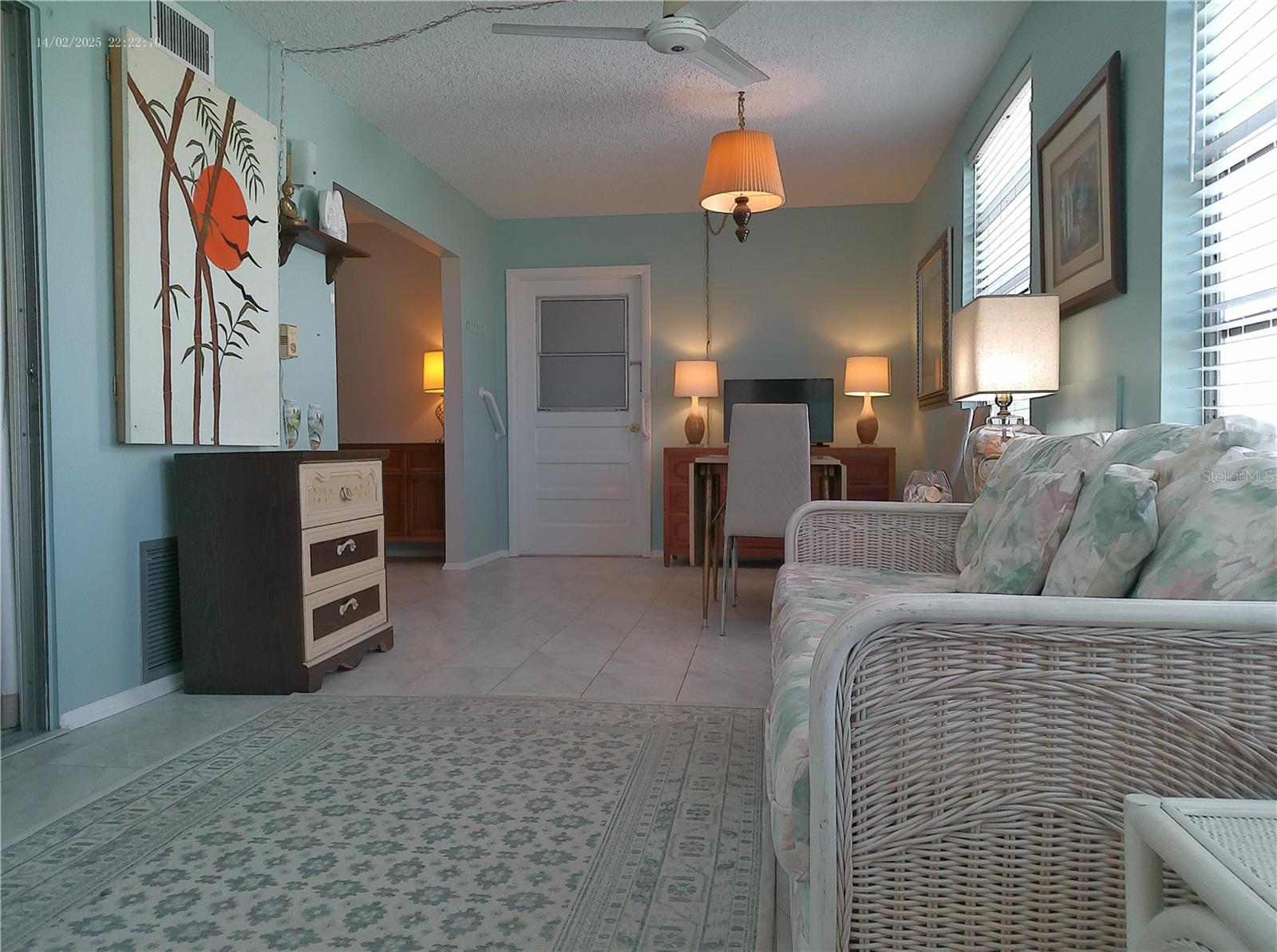 Image 26 of 77 For 2456 Ecuadorian Way 38