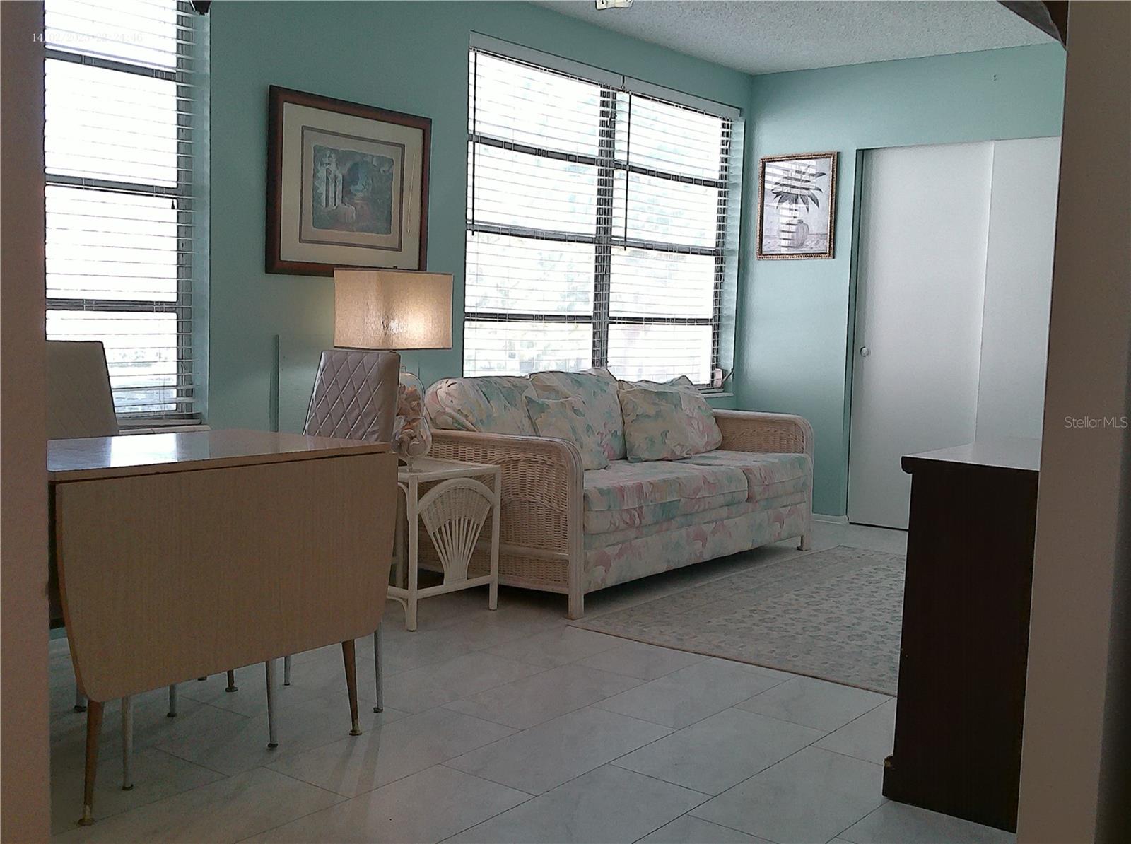 Image 28 of 77 For 2456 Ecuadorian Way 38