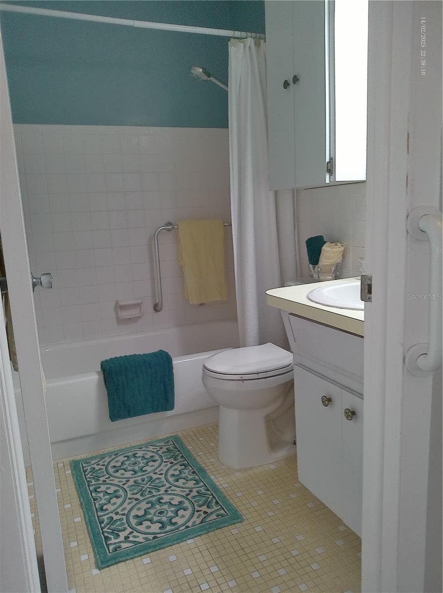 Image 35 of 77 For 2456 Ecuadorian Way 38