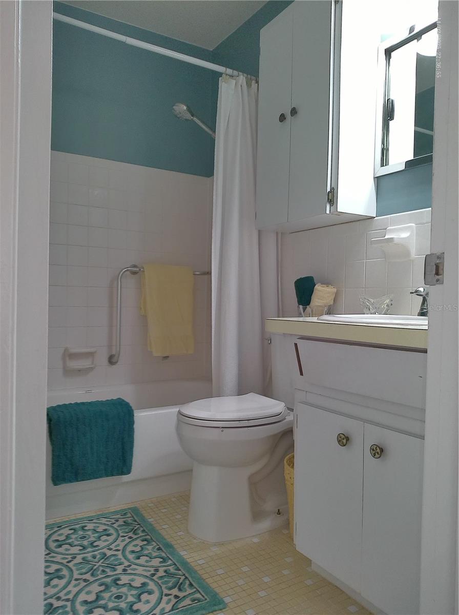 Image 36 of 77 For 2456 Ecuadorian Way 38