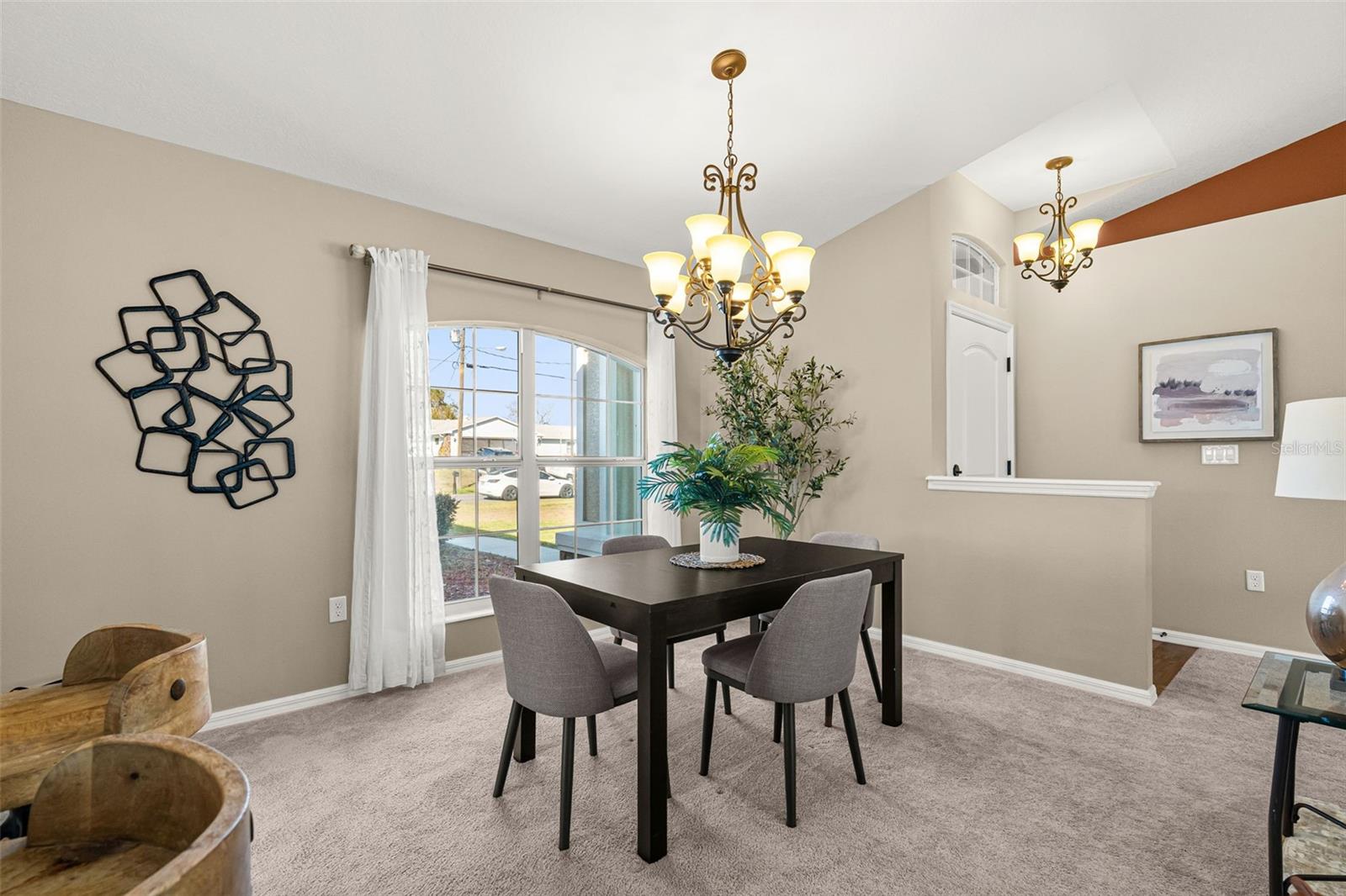 Listing photo id 8 for 5346 Pierpoint Avenue