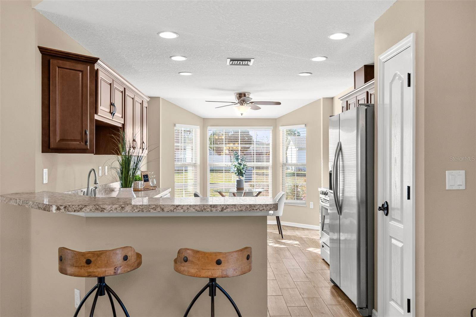 Listing photo id 9 for 5346 Pierpoint Avenue