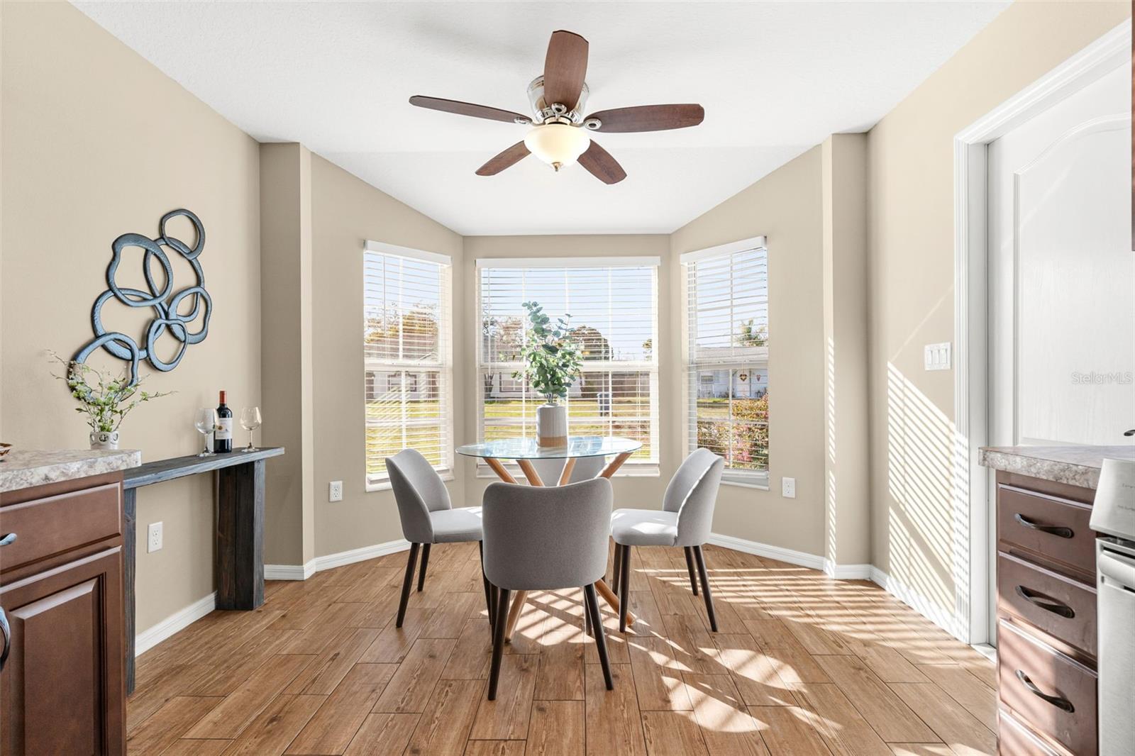 Listing photo id 11 for 5346 Pierpoint Avenue