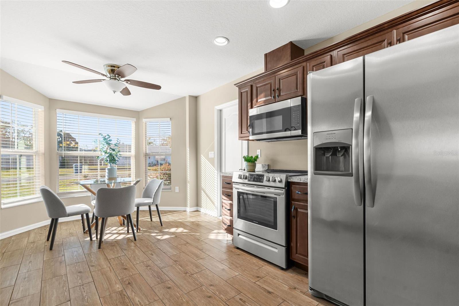 Listing photo id 14 for 5346 Pierpoint Avenue