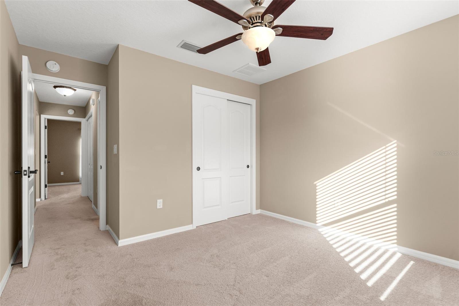 Listing photo id 24 for 5346 Pierpoint Avenue