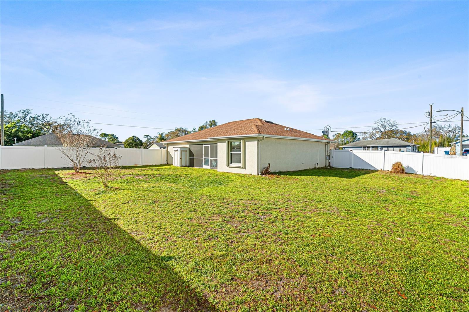 Listing photo id 31 for 5346 Pierpoint Avenue