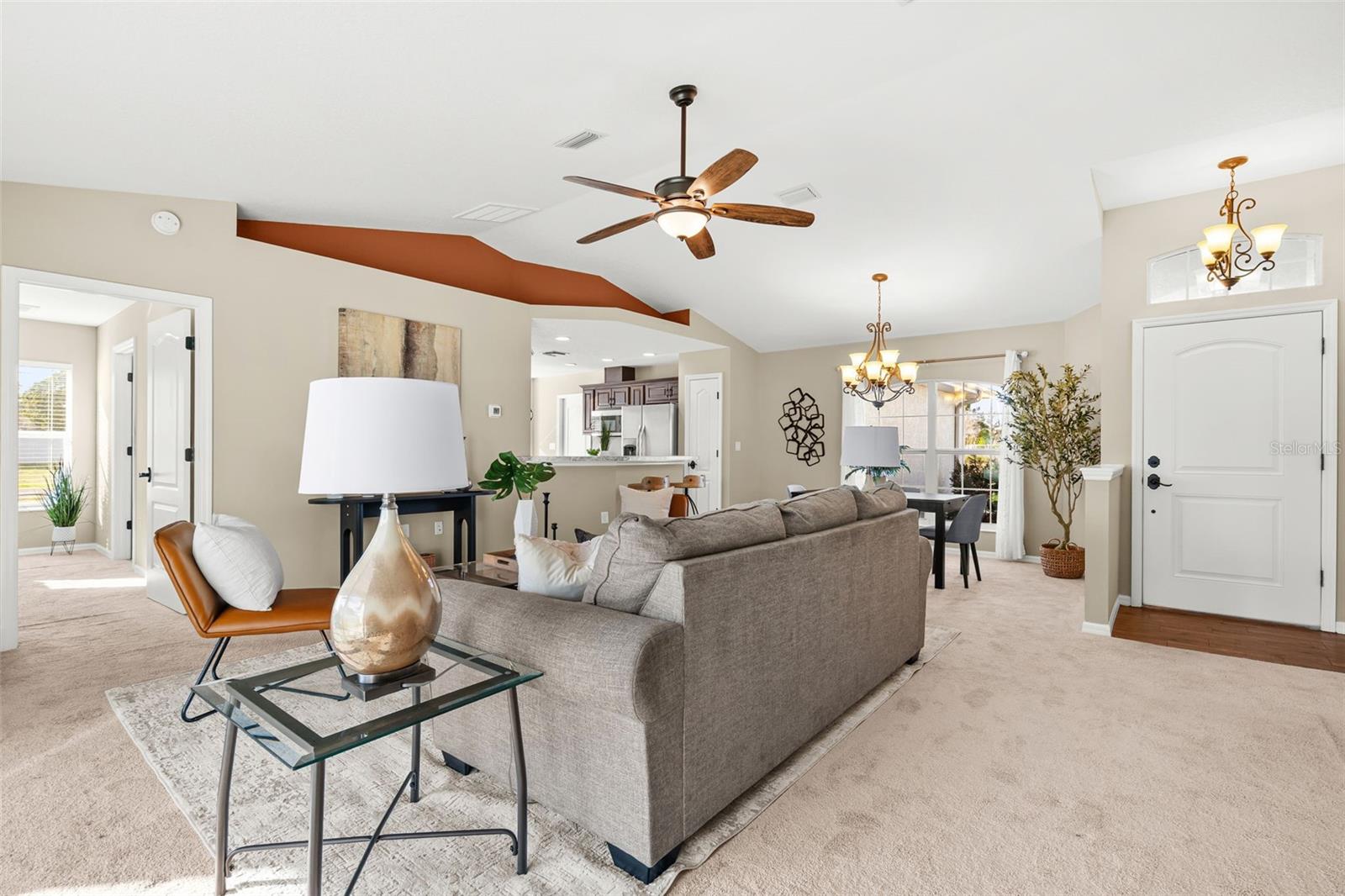 Listing photo id 5 for 5346 Pierpoint Avenue