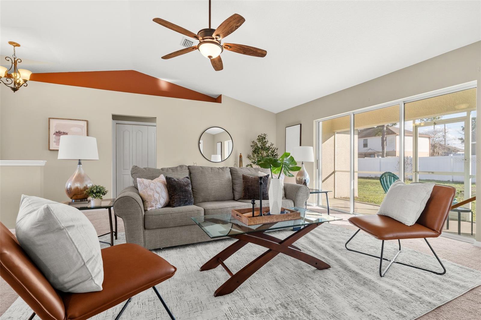 Listing photo id 6 for 5346 Pierpoint Avenue