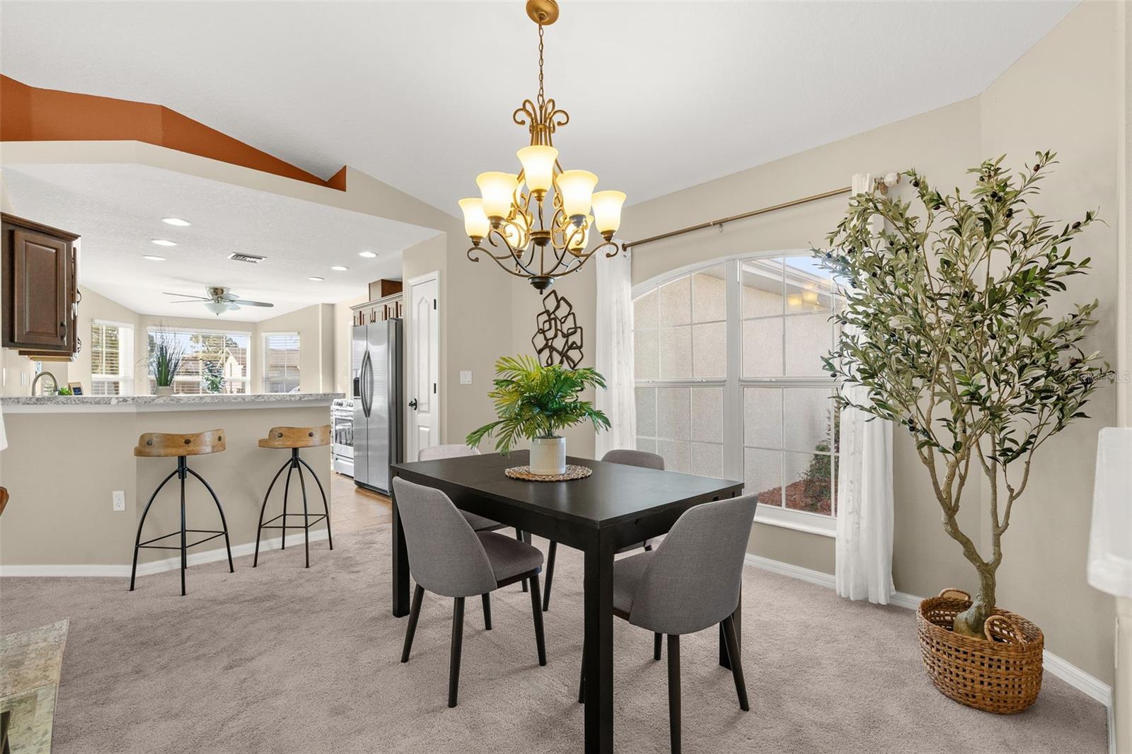 Listing photo id 7 for 5346 Pierpoint Avenue