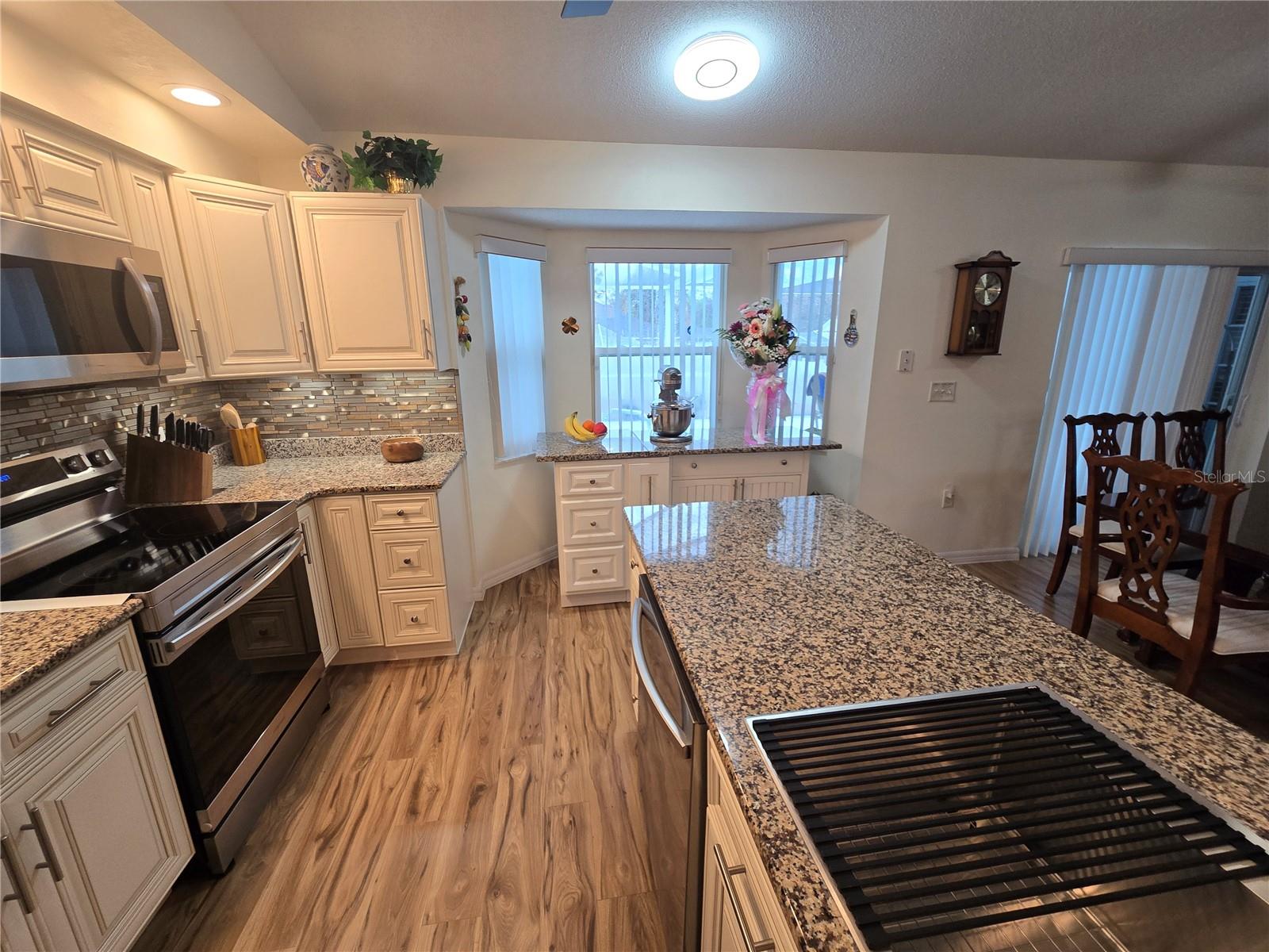 Image 11 of 25 For 12214 Legend Street