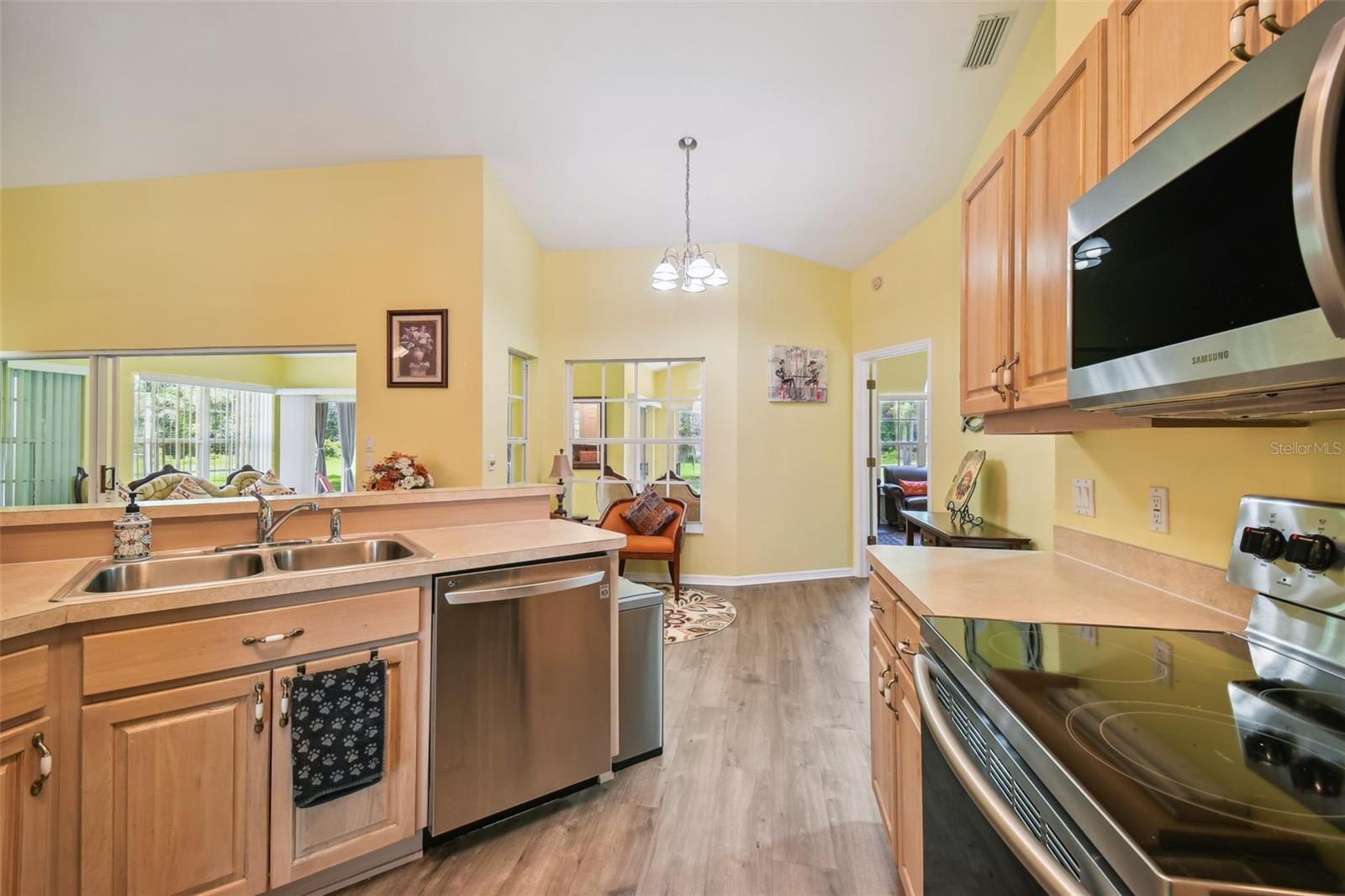 Image 17 of 54 For 12728 Flamingo Parkway