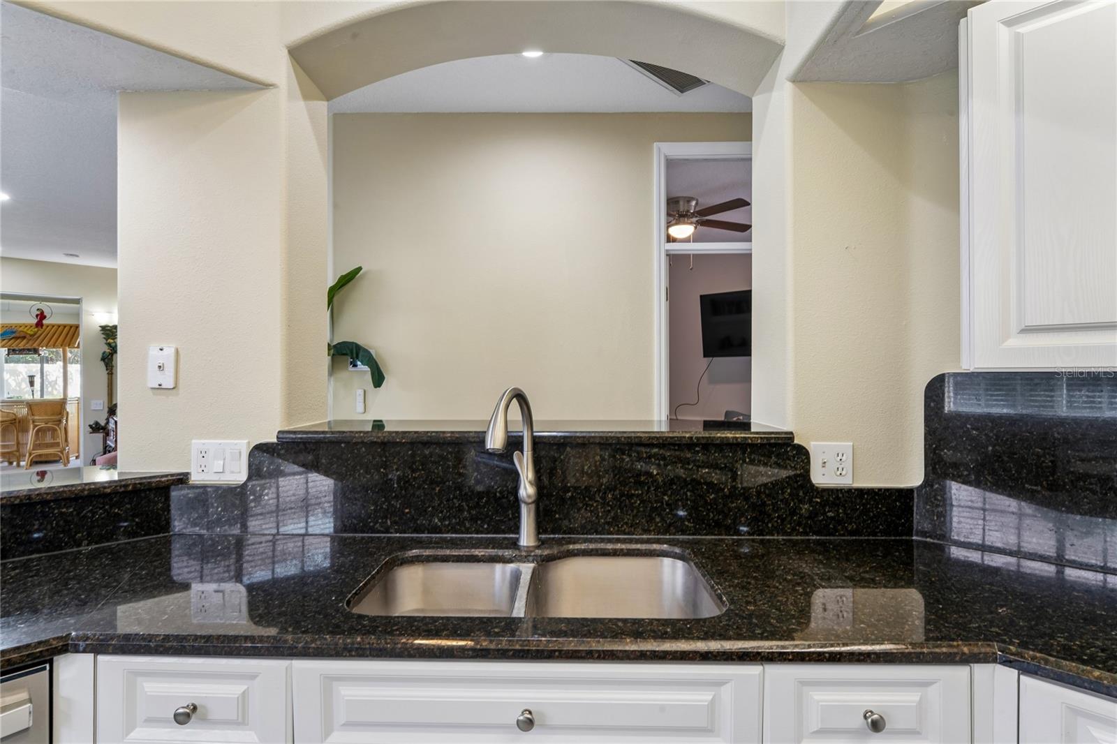 Image 16 of 73 For 14465 Middle Fairway Drive