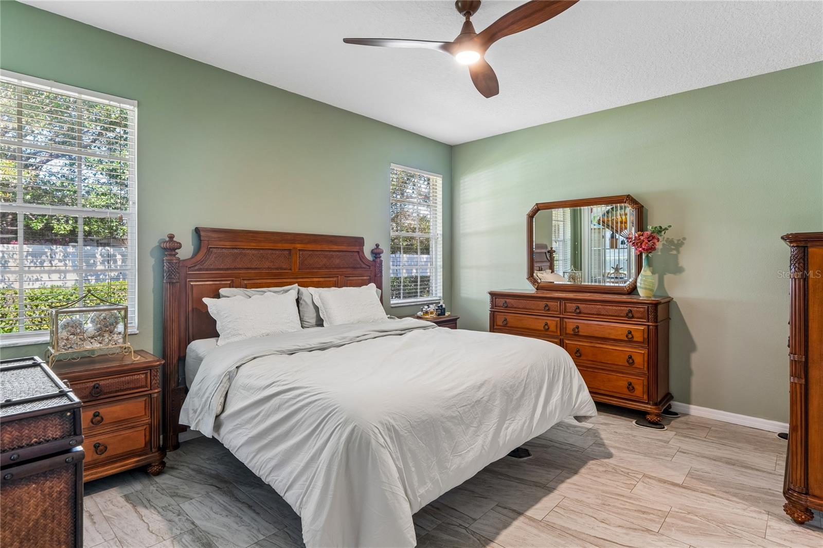 Image 21 of 73 For 14465 Middle Fairway Drive