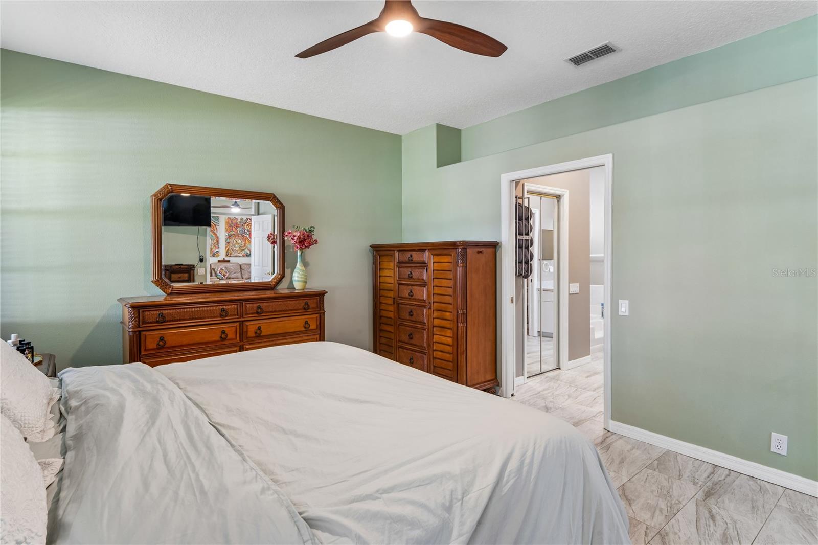 Image 22 of 73 For 14465 Middle Fairway Drive