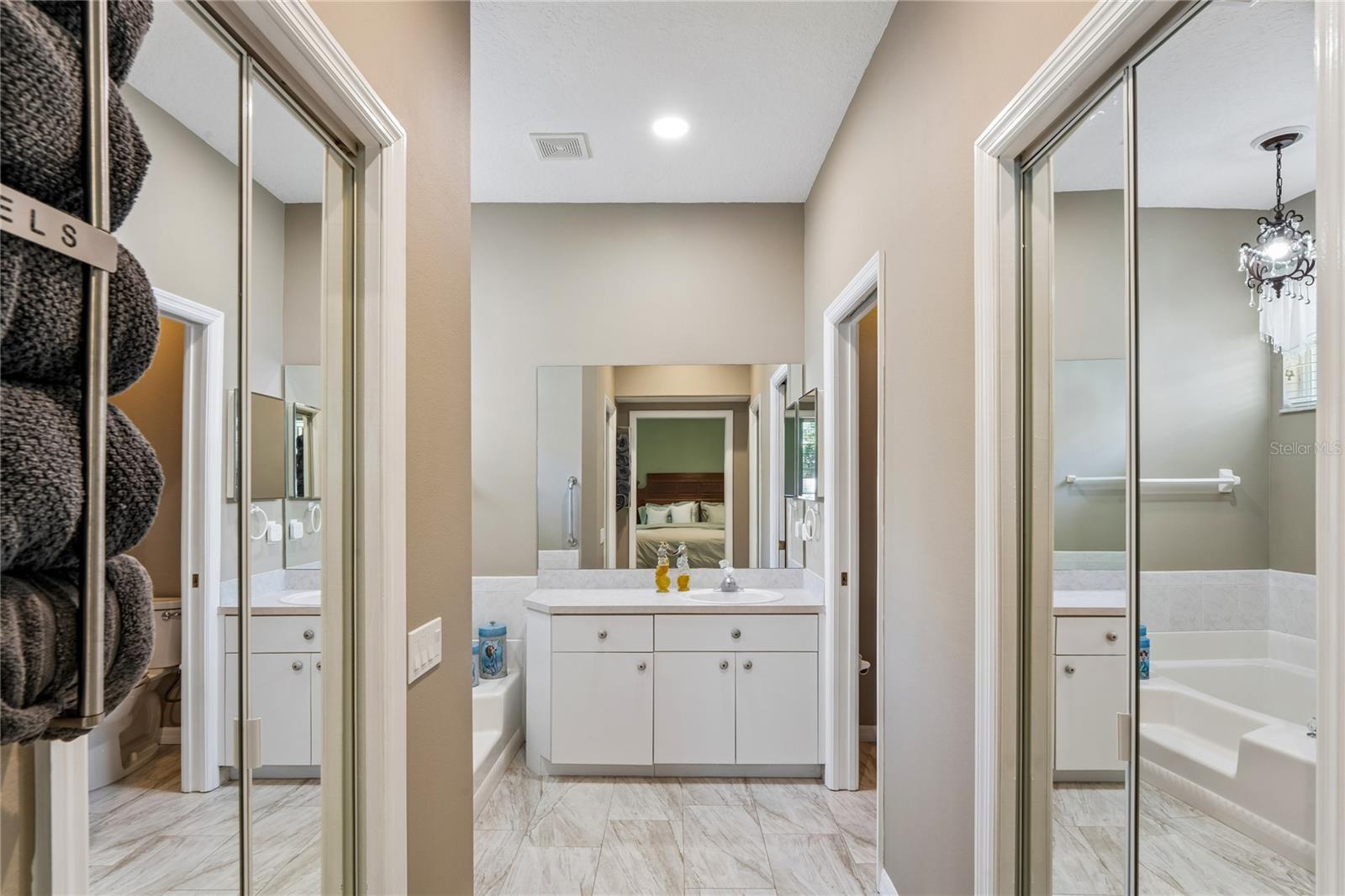 Image 24 of 73 For 14465 Middle Fairway Drive