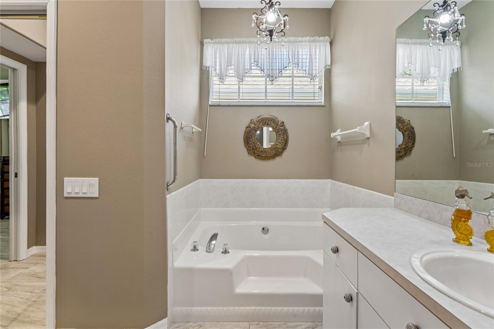 Image 25 of 73 For 14465 Middle Fairway Drive