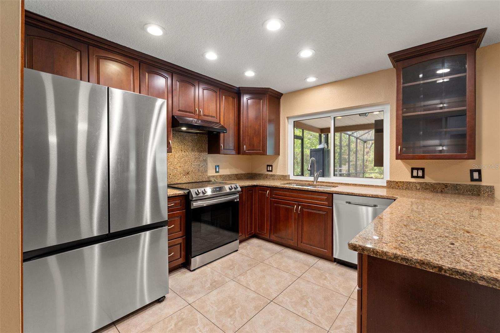 Listing photo id 10 for 1357 Dinsmore Court