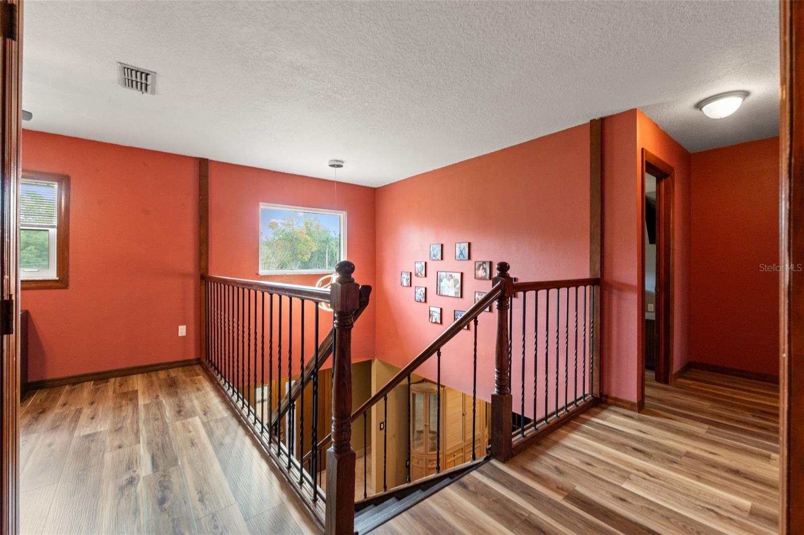 Listing photo id 16 for 1357 Dinsmore Court