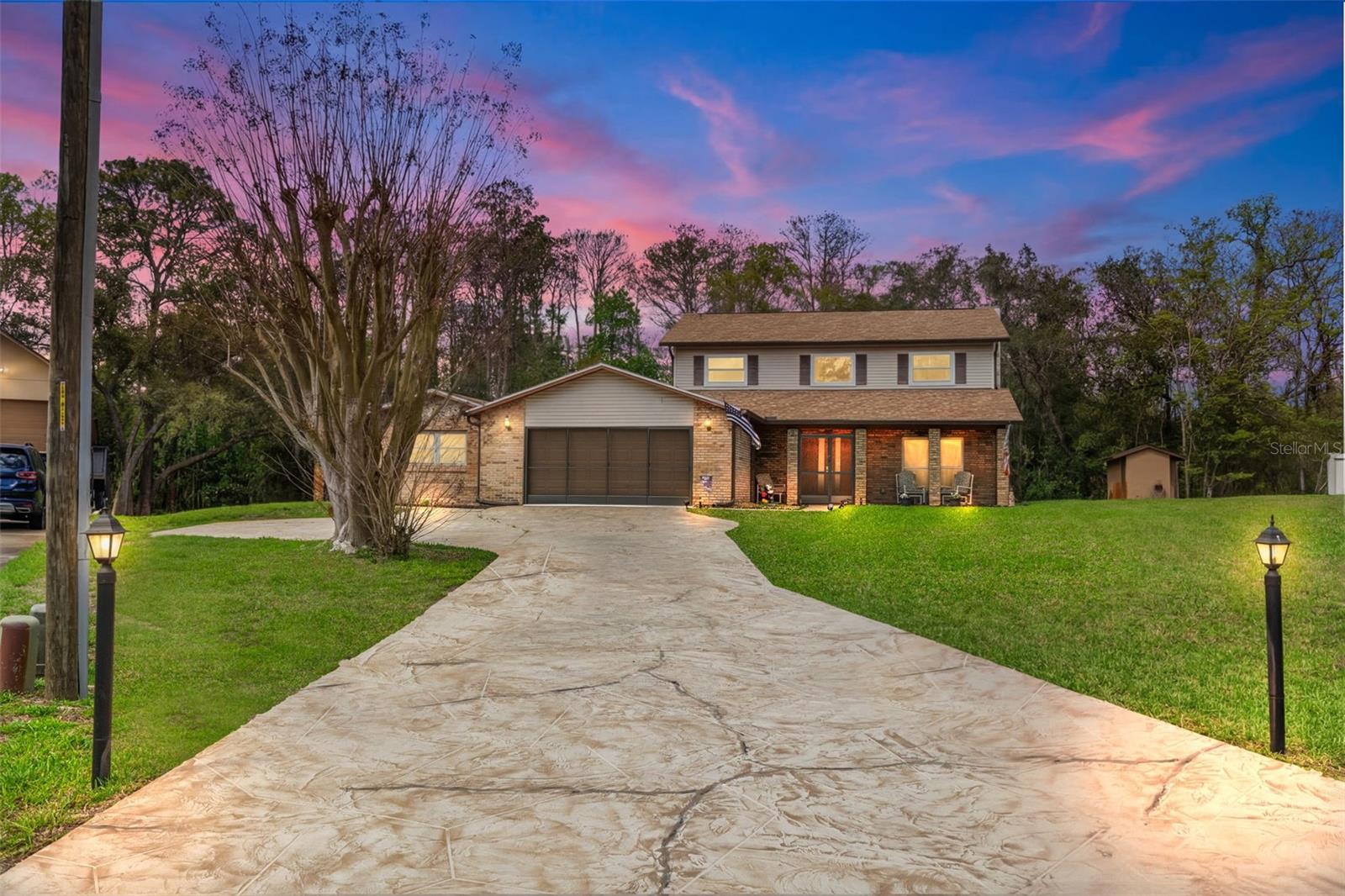 Listing photo id 0 for 1357 Dinsmore Court