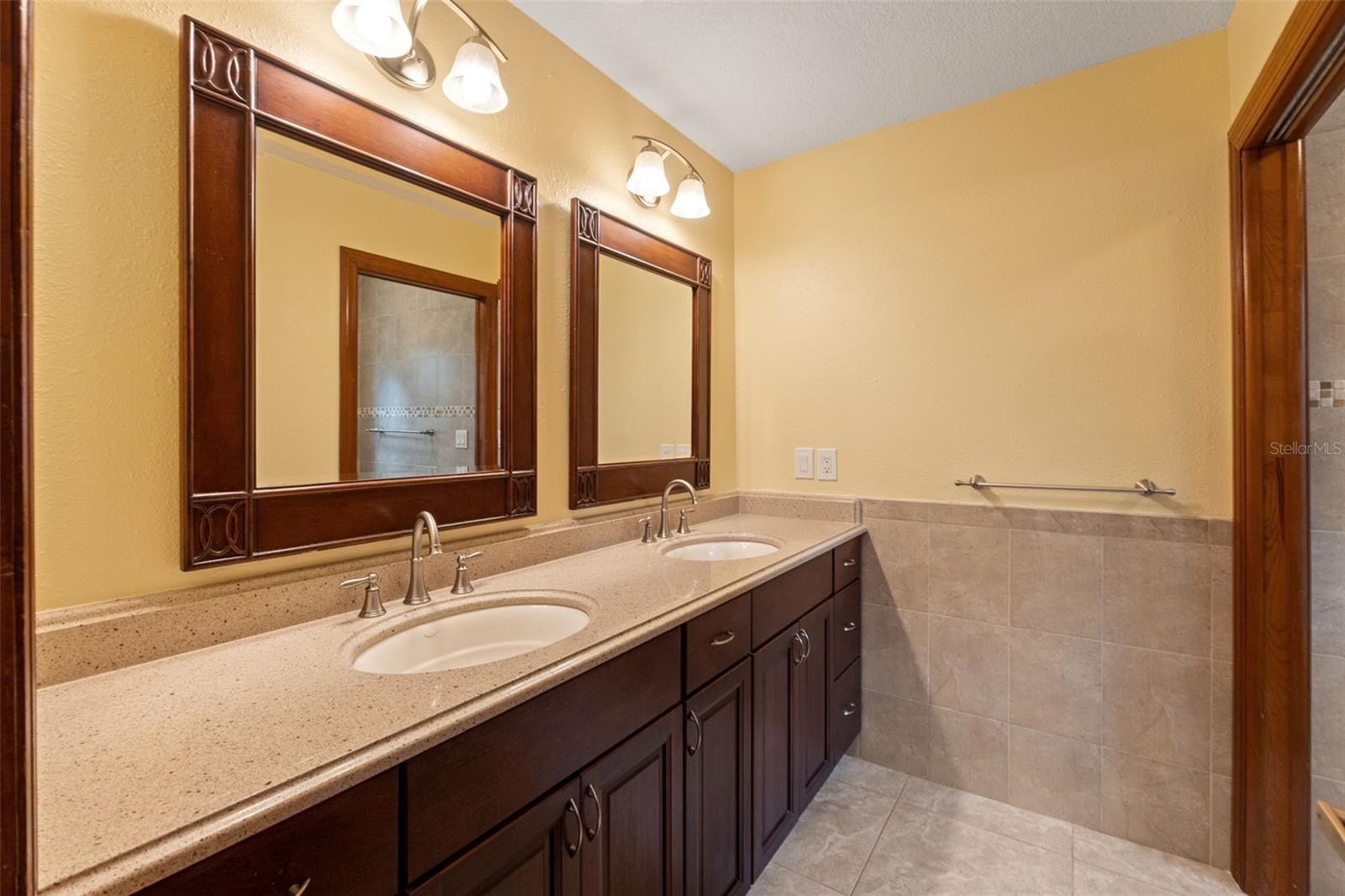 Listing photo id 19 for 1357 Dinsmore Court