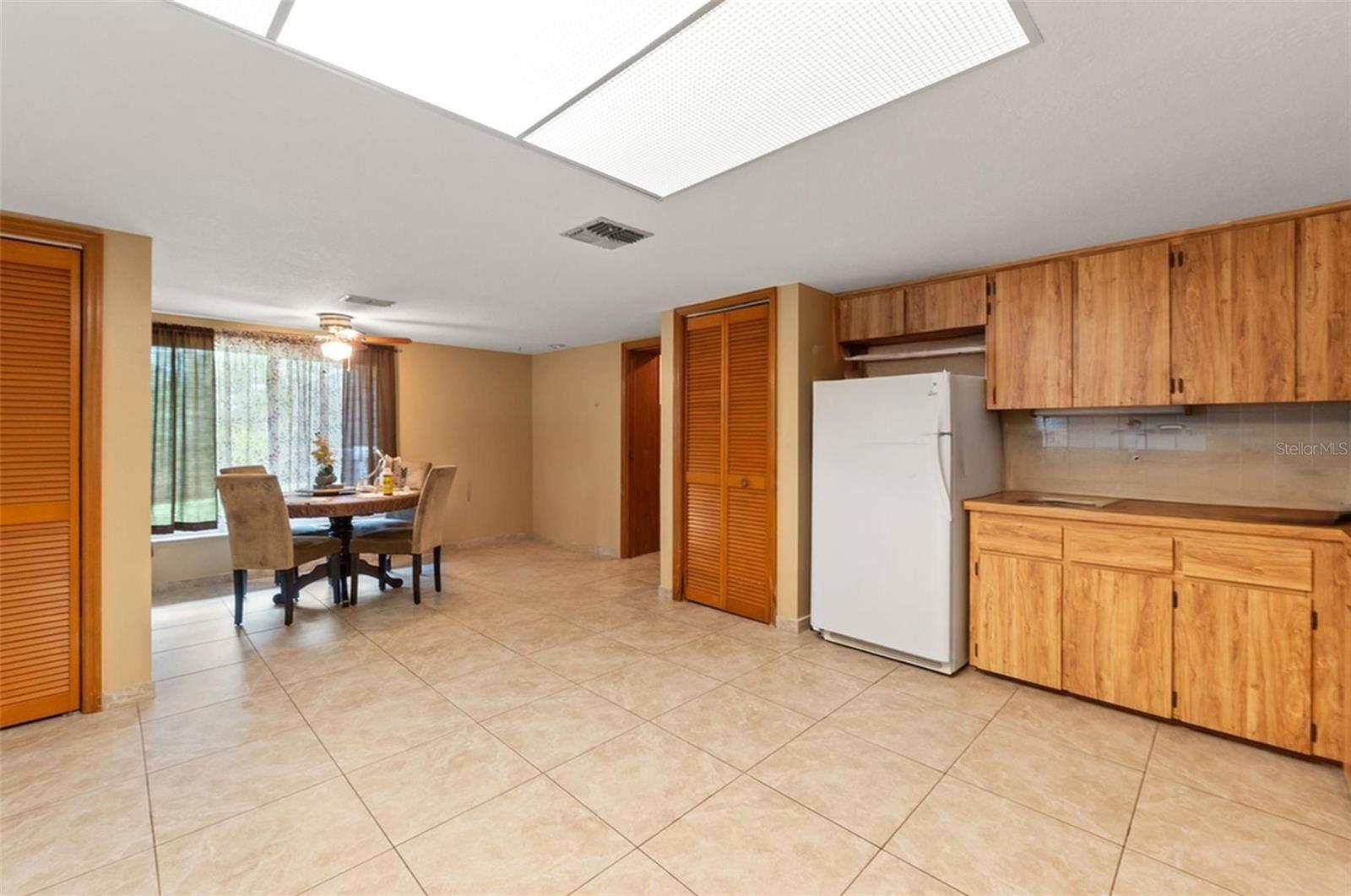 Listing photo id 28 for 1357 Dinsmore Court