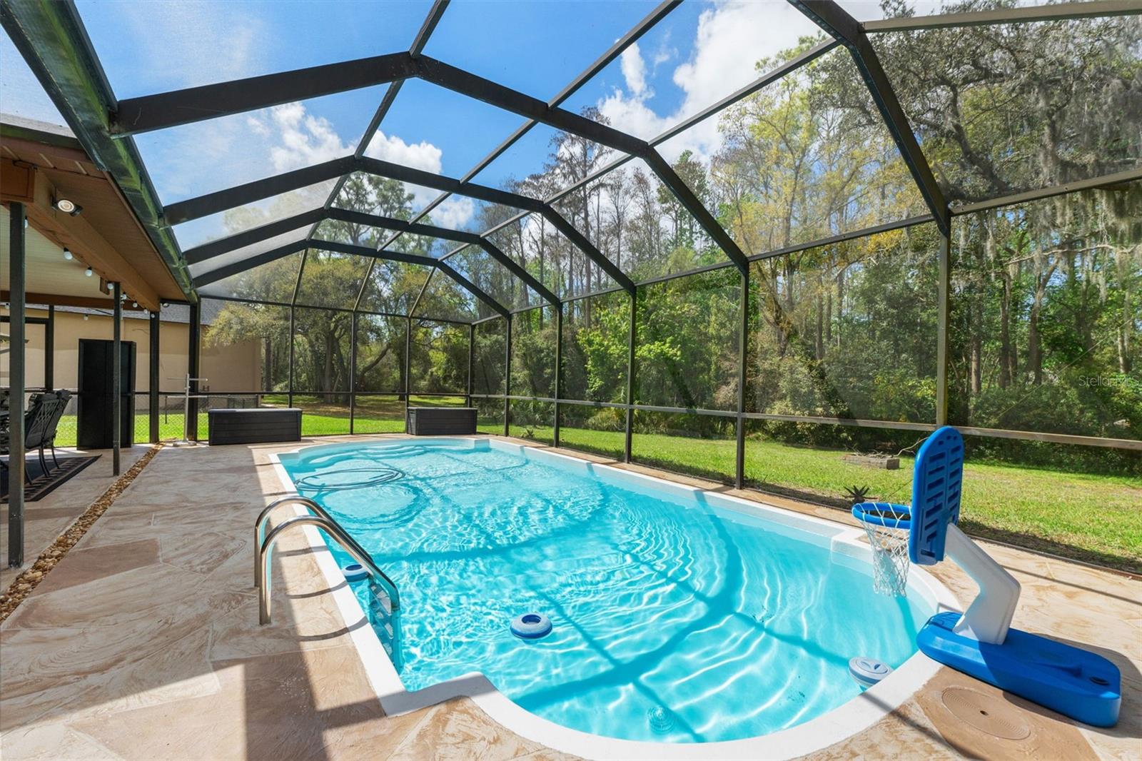 Listing photo id 37 for 1357 Dinsmore Court