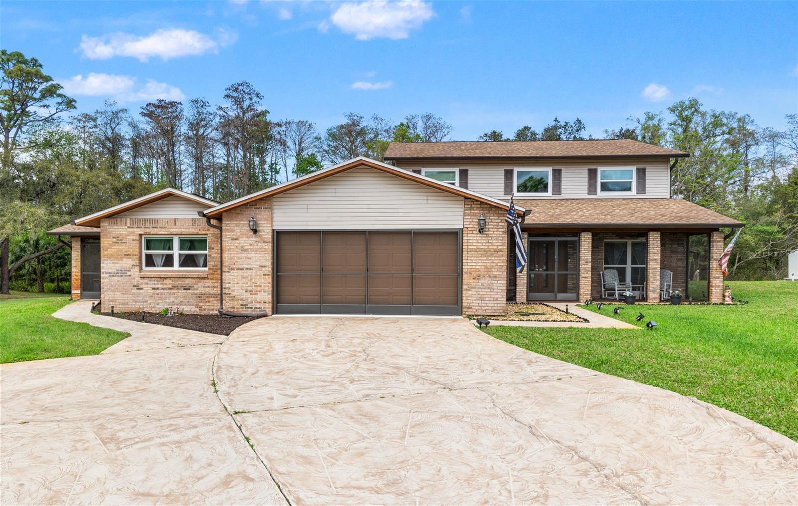 Listing photo id 2 for 1357 Dinsmore Court