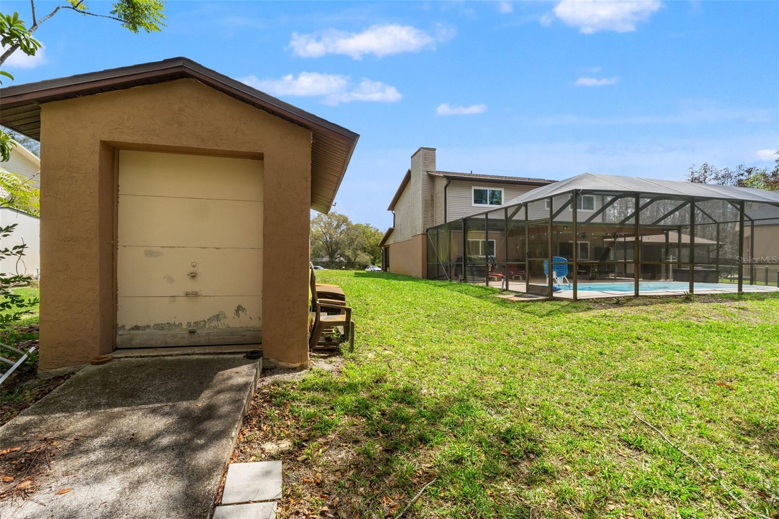 Listing photo id 42 for 1357 Dinsmore Court