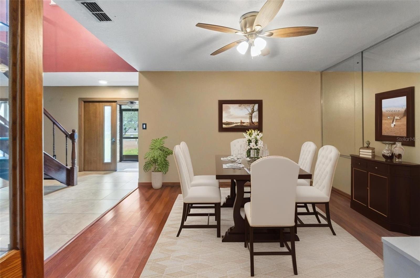 Listing photo id 7 for 1357 Dinsmore Court