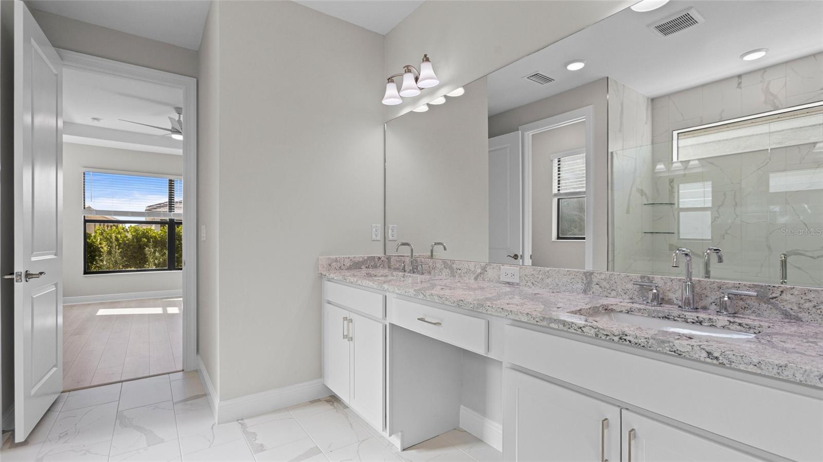 Image 16 of 61 For 18075 Cresswind Terrace