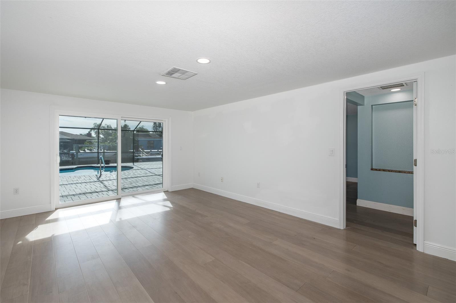 Image 11 of 61 For 9816 San Mateo Way