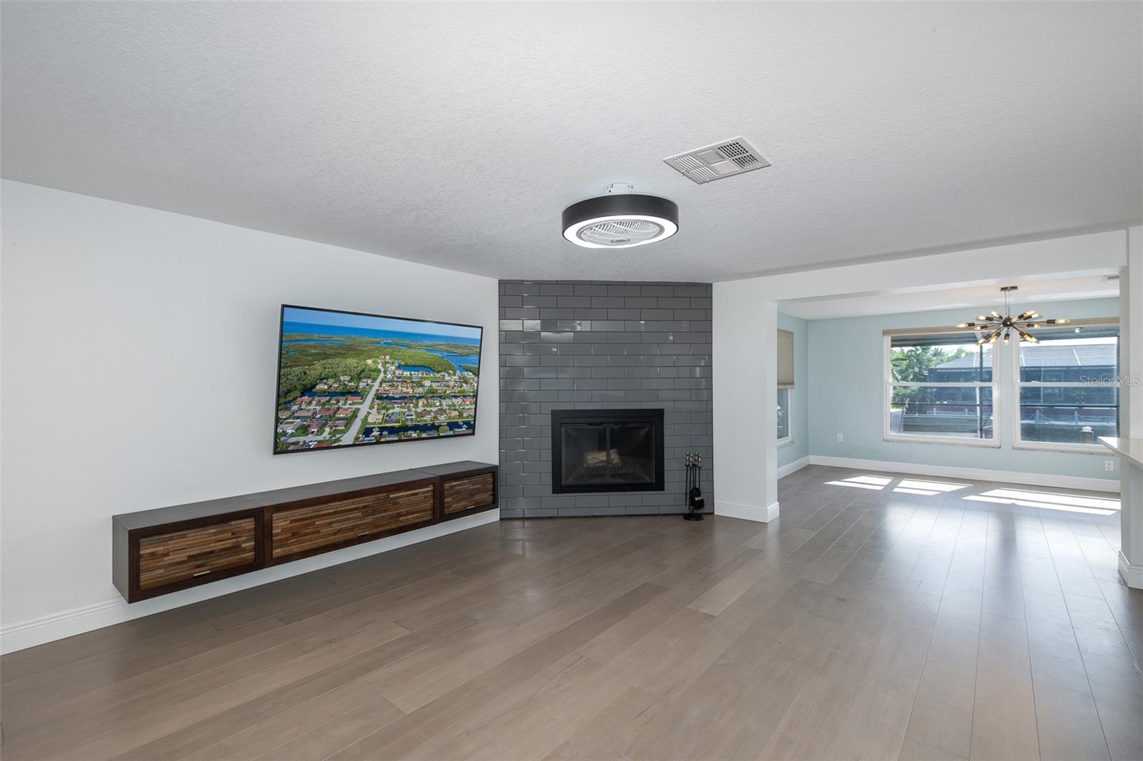 Image 15 of 61 For 9816 San Mateo Way