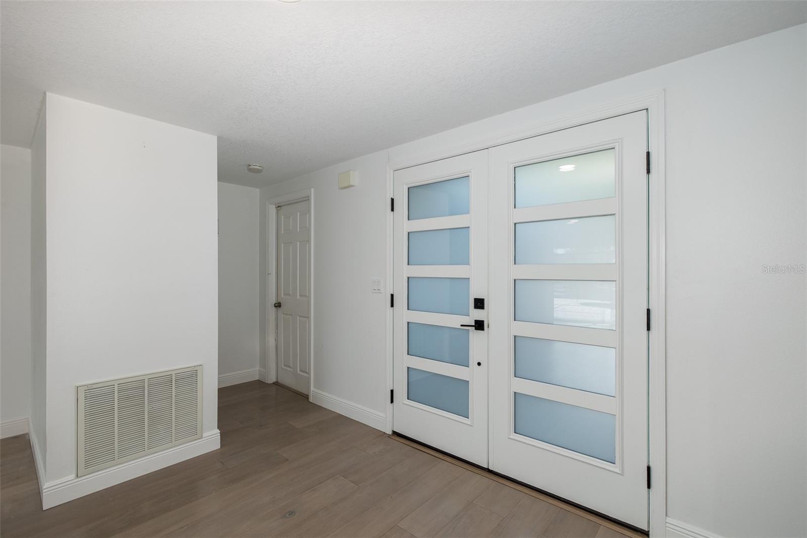 Image 8 of 61 For 9816 San Mateo Way