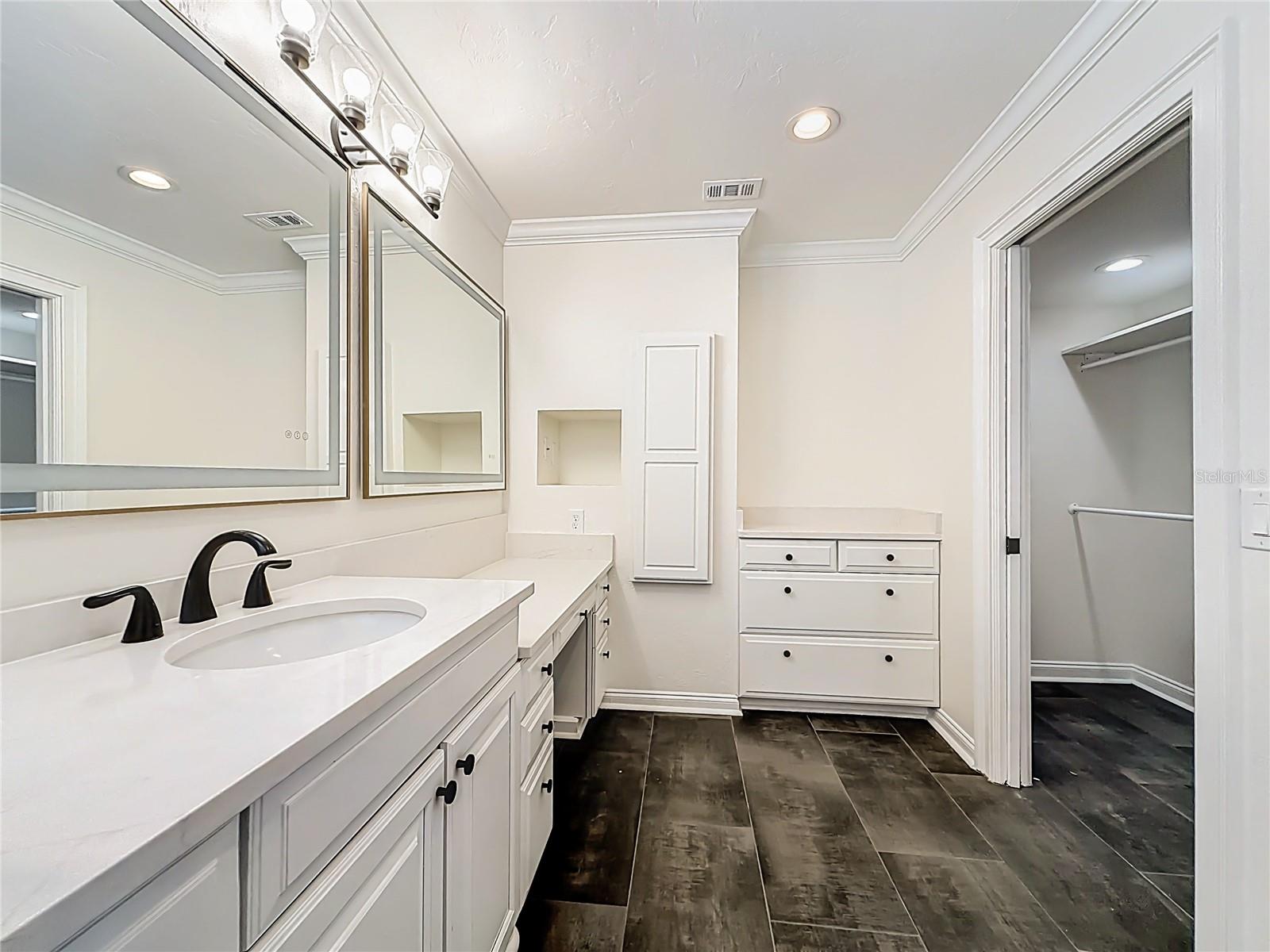 Image 40 of 100 For 3575 24th Avenue Road