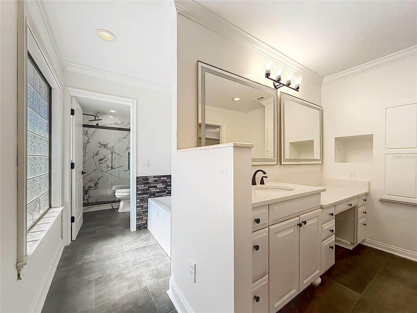 Image 43 of 100 For 3575 24th Avenue Road