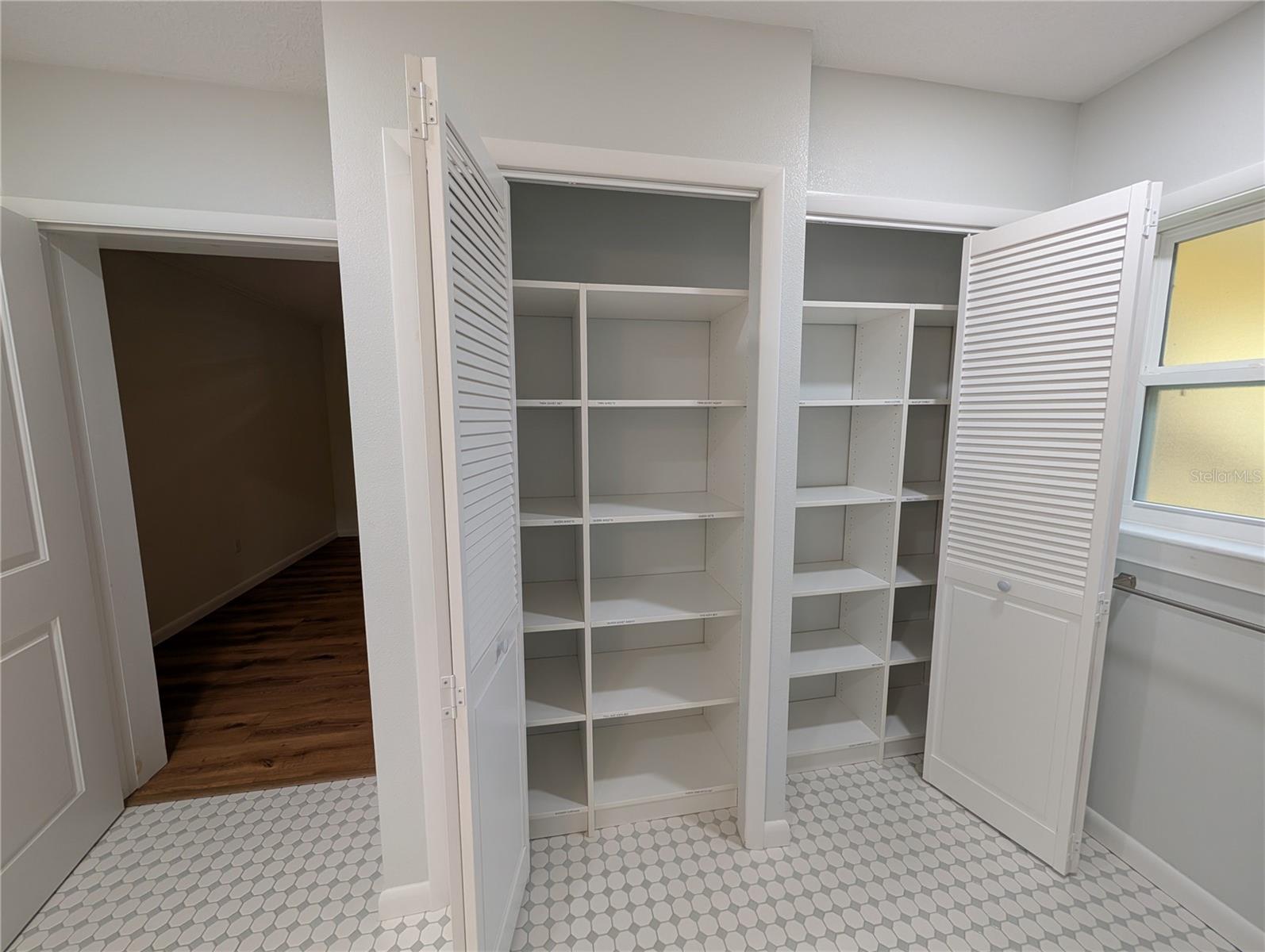 Image 13 of 32 For 8481 Great Oaks Drive